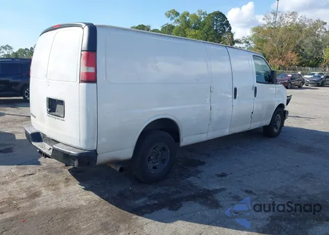 2017 Chevrolet Express 2500 Work Van z USA, uszkodzony, nr VIN 1GCWGBFF8H1256258
